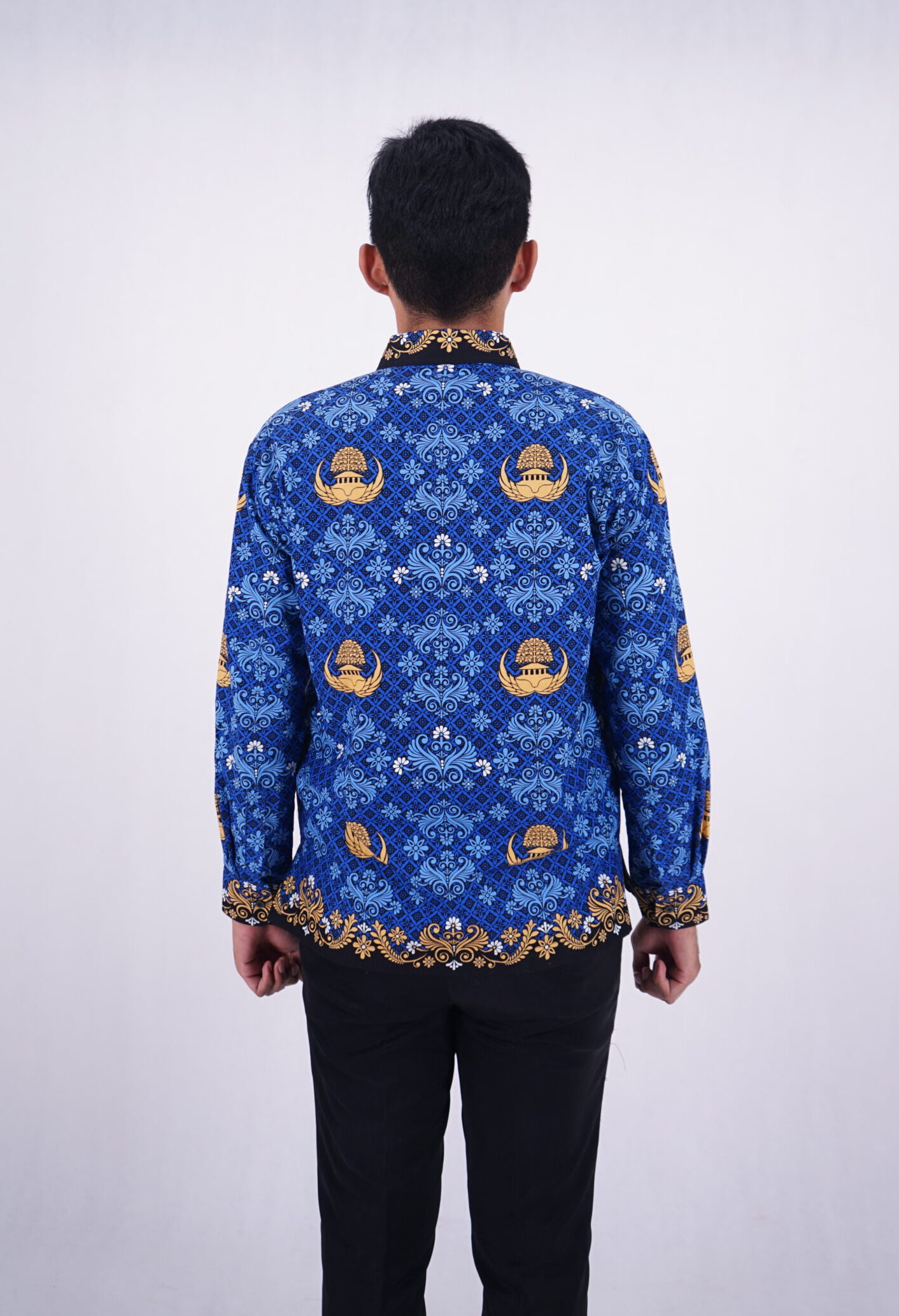 pesan batik pria