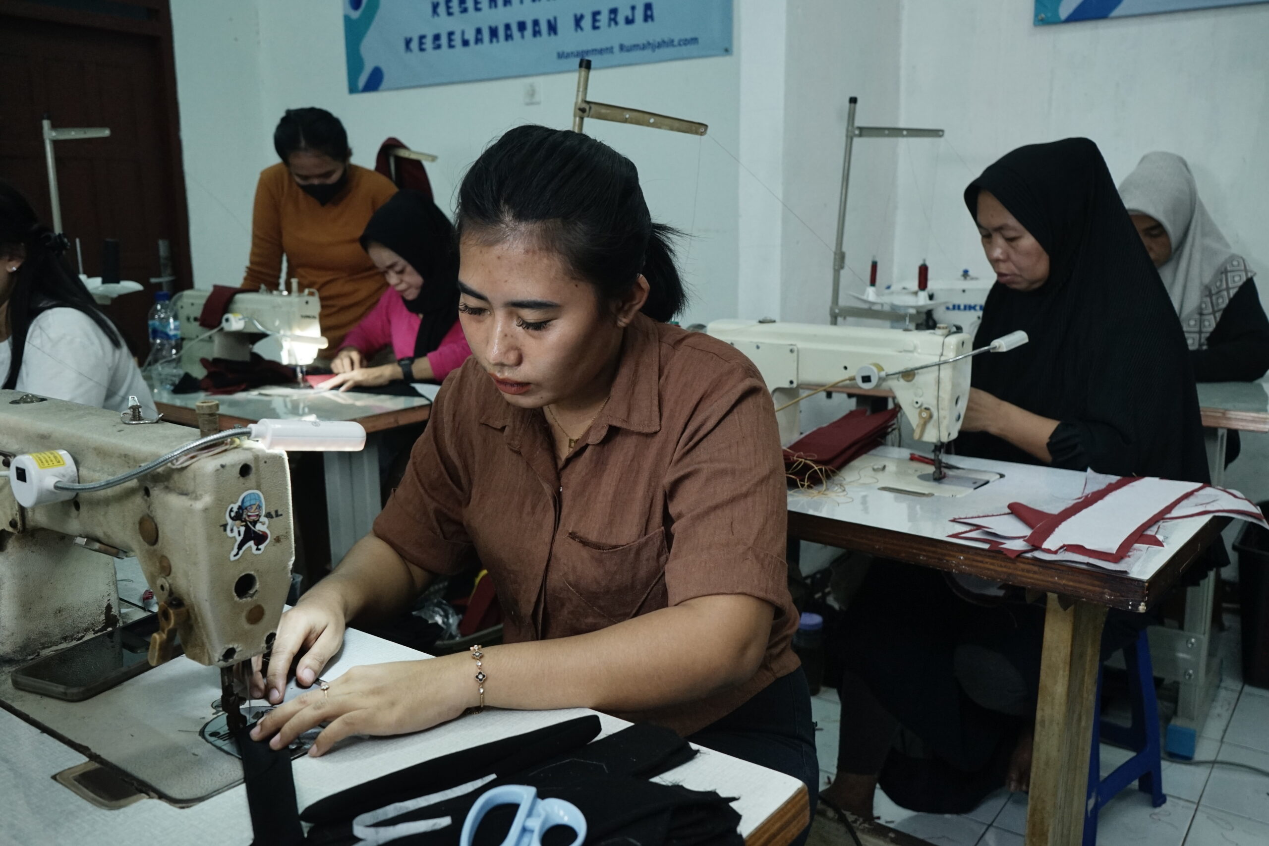 Jasa CMT Konveksi Baju Gunung Sindur