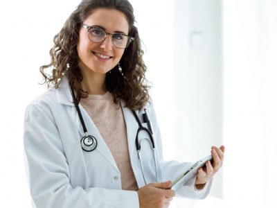 Pesan Seragam Dokter | Konveksi Seragam Dokter Berpengalaman