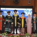 Toga Wisuda UT (Universitas Terbuka) yang Sederhana nan Elegan