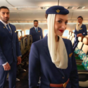 Elegansi dan Kecantikan pada Seragam Pramugari Saudi Airlines